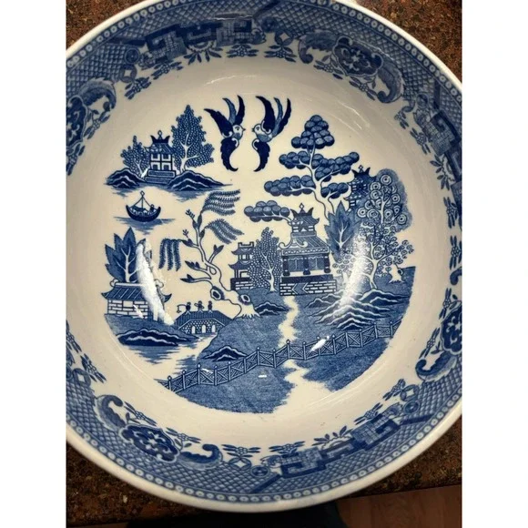 Vintage Blue Willow Serving Bowl - Unmarked 1940s-80s Blue & White Transferware - Picture 2 of 11